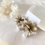 ナチュラルグレー　紫陽花　ピアス　造花　ブライダルピアス　ウエディング　ブライダルアクセサリー　アーティフィシャルフラワー　造花　フラワーピアス
