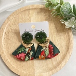 インド刺繍　リボンタッセル　ピアス　大ぶり　フラワー　アレルギー対応　サージカルステンレス　刺繍リボン　タッセル　グリーン