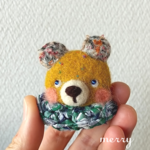 黄色いくまさんのブローチ