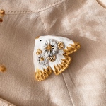 花を運ぶ鳥のブローチ ゴールド ハンドメイド プレゼントにも♡