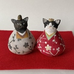 まんまる猫のお雛様（黒とハチワレ）