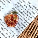 りんごを詰めこんだブローチ