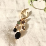 4way天然石と星座のお守りイヤーカフ　山羊座　ブラック　黒　ブラウン　茶色　誕生石　星　金属アレルギー対応　14kgf 1月　12月