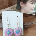 再販てまりのピアス　(鮮やかブルー)