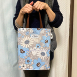 再販❣️ちょっとそこまで☆少し大きめエコバッグ♪ レトロモダン花柄🌸