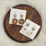 チェコビーズと手編みのフリルお花のピアス&イヤリング