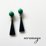クロムグリーンとトライアングルウッドのピアス