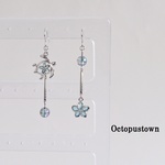 才能を開花させる ブルーオーラとホヌとプルメリアのショートバーピアス（シルバーカラー）