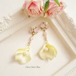【再販】Bijou & Petal ～クリームイエロー～イヤリング/ピアス/ビジュー/花びら/ジルコニア/しずく/キラキラ/揺れる