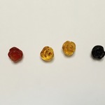 天然石の薔薇のピアス
