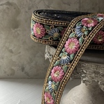 [実物のお色味と違う場合があります] インド刺繍リボン　花　インド刺繍　スパンコール　刺繍リボン　リボン　りぼん　※10月8日よりゆうパケットにて発送