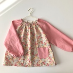 【再販】スモック【110cm】 小花柄(pink) 女の子 110 エプロン 小花柄 花柄 入園 幼稚園 おしゃれ かわいい お食事 お弁当 工作 黄色