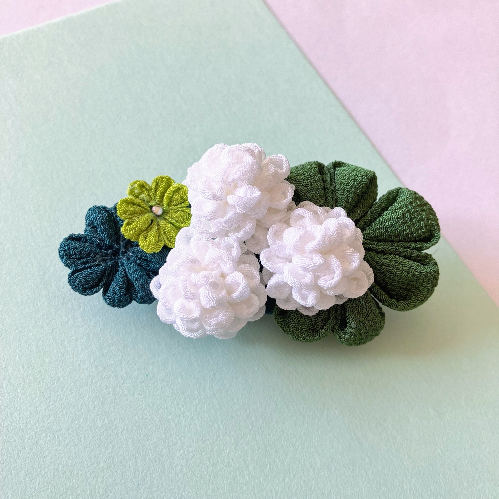 シロツメクサ クローバー つまみ細工髪飾り③ - Marimo! | minne byGMO