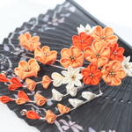 つまみ細工のオレンジ色のかんざし