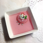 white flowerいちごゼリーケーキのアクセサリートレイ