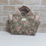 YUWAの布持ち手の広いちょっと大きめトートバッグ、ハンドバッグサイドポケット付きグレーベージュ花柄