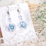 揺れる透きとおるお花のイヤリング/ピアス❁ ブルー×ホワイト