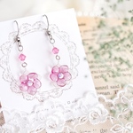 揺れる透きとおるお花のイヤリング/ピアス❁ レッド×ホワイト
