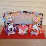 三毛猫さんのお雛様　置物　インテリア　　お雛祭り　雛人形　屏風　雪洞　菱餅　桃の花　節句　出産祝い
