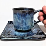 幻像的な青色のコーヒーカップ
