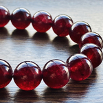 ディープレッドカルセドニー(約10mm玉)のブレスレット！ 深みのあるワインレッドが魅力的！