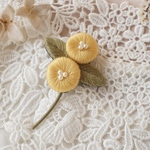 ［春限定カラー］ふっくら野花の刺繍ブローチ