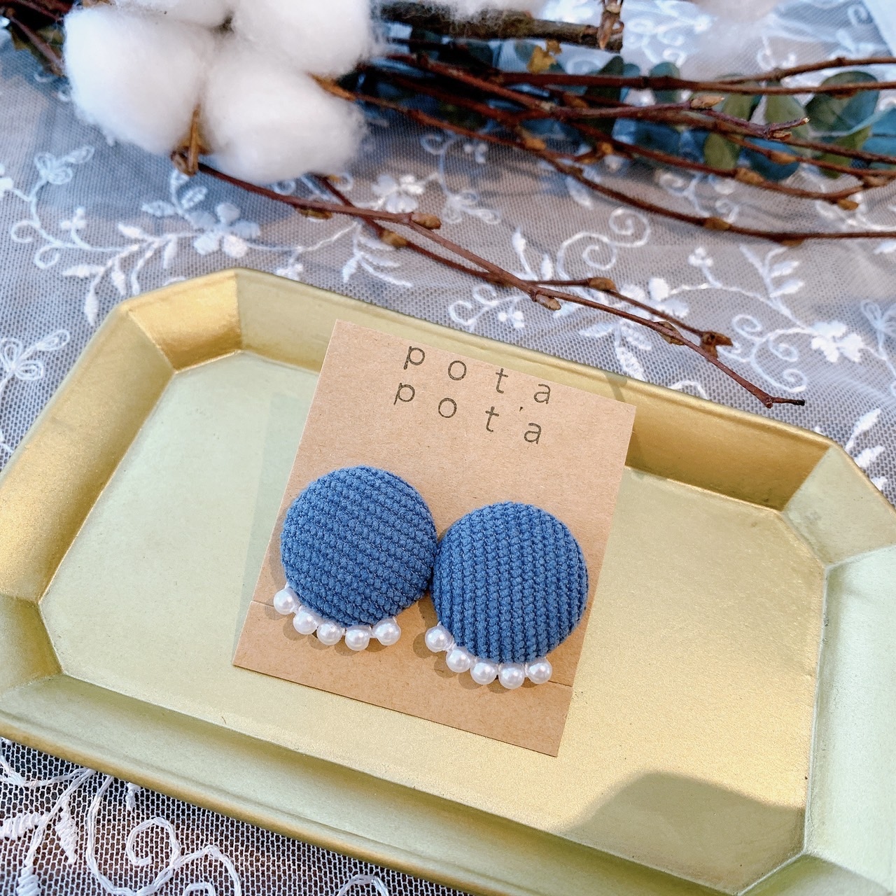くるみボタンイヤリング インド刺繍リボン - ぽたぽた工房 | minne 