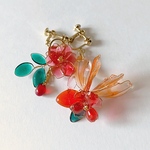 【1/ 15  21時〜販売予定】水の金魚～椿　Sサイズ　ピアス／イヤリング