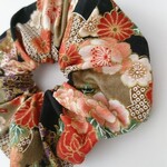 和柄のシュシュ      -scrunchie-