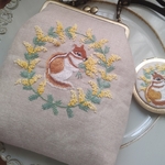 手刺繍がま口「ミモザとリスさん🐿️」