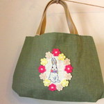 スラブリネンの手提げかばん＊お花とうさぎ刺繍 C