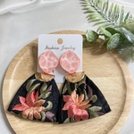 sale! インド刺繍　リボンタッセル　イヤリング　タッセル　大ぶり　インド刺繍　アンティーク　ヴィンテージ　ピンク　刺繍リボン