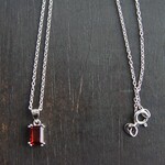 ガーネット　レクタングル　２又爪ネックレス　SILVER925
