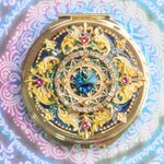 開けても可愛く！魔法の変身コンパクトミラー