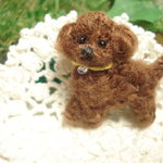 犬　トイプードル(レッド）４つ足立ち　ブローチ