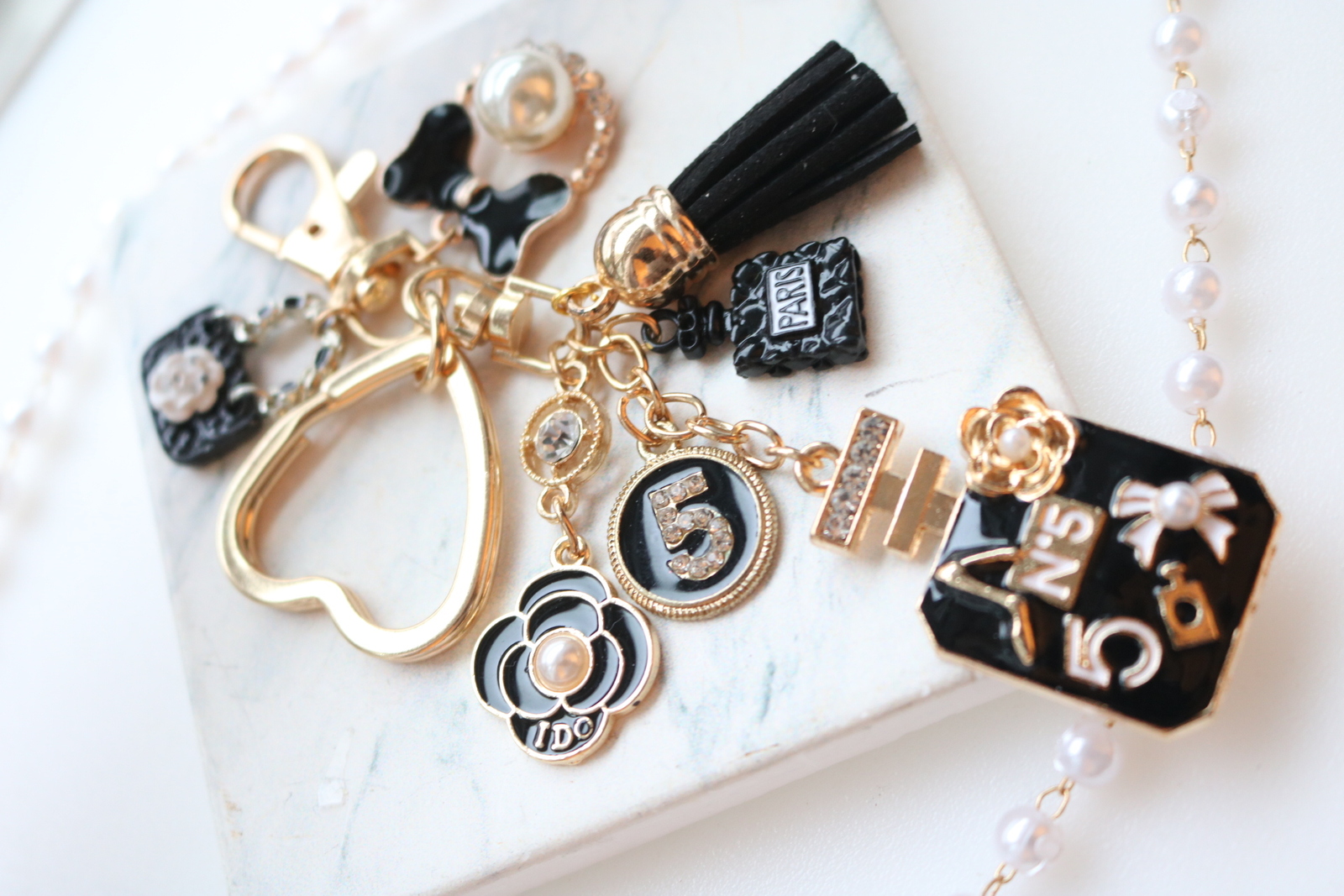 CHANEL ロゴ入りリボンキーホルダー CHANEL ロゴ入りリボンキーホルダー CHANEL ロゴ入りリボンキーホルダー