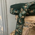 [実物のお色味と違う場合があります] インド刺繍リボン　花　インド刺繍　スパンコール　刺繍リボン　リボン　りぼん　※10月8日よりゆうパケットにて発送