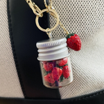 いちごだらけのバックチャーム🍓（ミニいちごチャーム付）