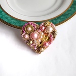 シェルパール一粒　ピンクのハート　ビーズ刺繍ブローチ