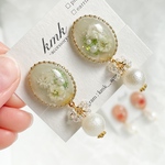 《再販❣》イヤリング　かすみ草　グリーン　揺れるイヤリング　レジン　レジンイヤリング　レジンアクセサリー　レジンアクセ　ドライフラワー　ドライフラワーイヤリング　ドライフラワーアクセサリー