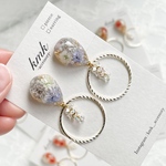 イヤリング　しすぐ　揺れるイヤリング　ブルー　レジン　レジンイヤリング　レジンアクセサリー　レジンアクセ　しすくイヤリング　ドライフラワー