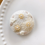 ビーズ刺繍くるみボタン（ヘアゴム/ブローチ）