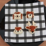 ハリネズミあんぱんのブローチ
