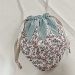 ≪B品≫リバティ　いちご巾着ポシェット　ムーンモスクラシカルピンク