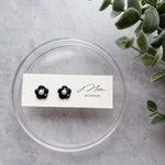 ˗ˏˋ 再販 ˎˊ˗【ブラック】レジンひとつぶお花のピアス・イヤリング