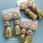 スワロフスキー×グリーンタッセルのピアス/イヤリング
