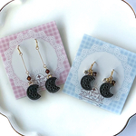小さな齧られクッキー＆クリームのピアス（イヤリング）