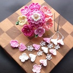 ★桜と小花たちの花飾り（コームかんざし）垂付き