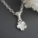 さくらのペンダント＊ムーンストーン＊6月誕生石＊天然石＊マットシルバー＊ネックレス【桜】