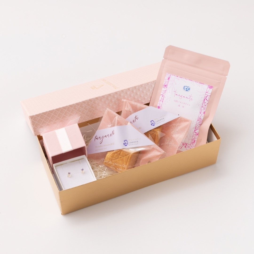 12月誕生石タンザナイトピアス＆ダイヤモンド型バターサンド＆紅茶セット